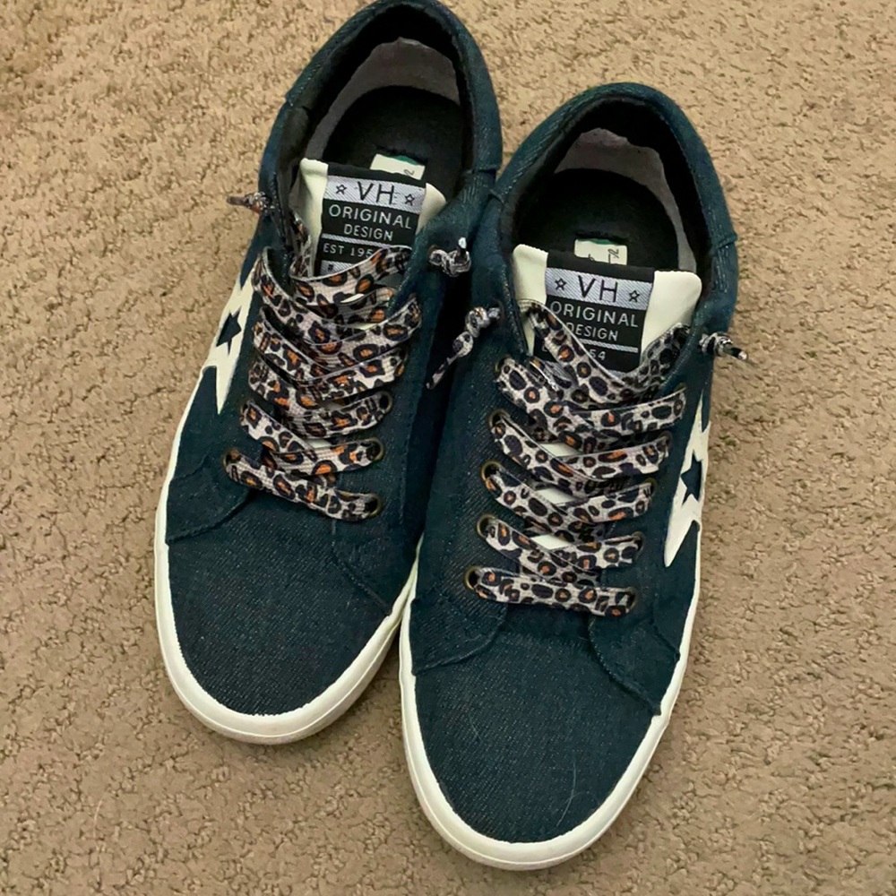 Vintage Havana Sneakers- size 9
